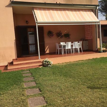 Willa La Casa Sotto La Torre Chia Zewnętrze zdjęcie
