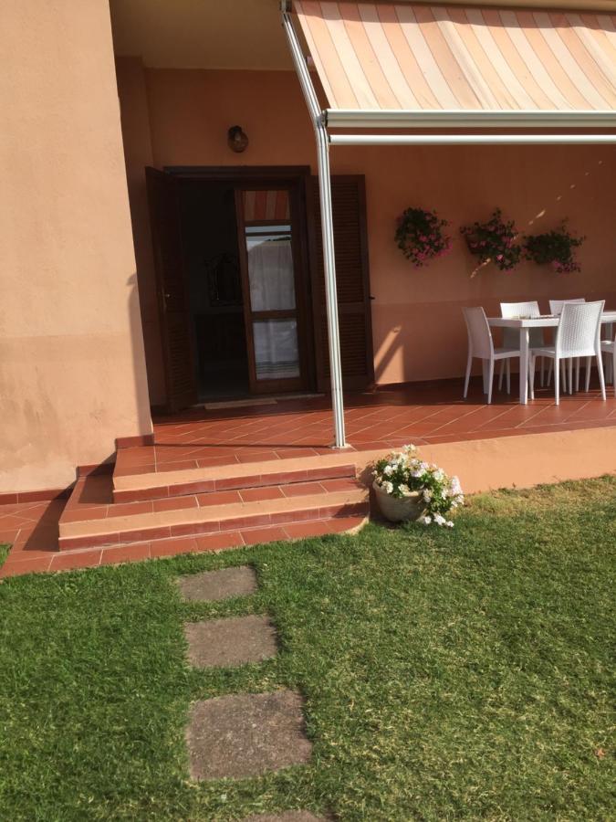 Willa La Casa Sotto La Torre Chia Zewnętrze zdjęcie